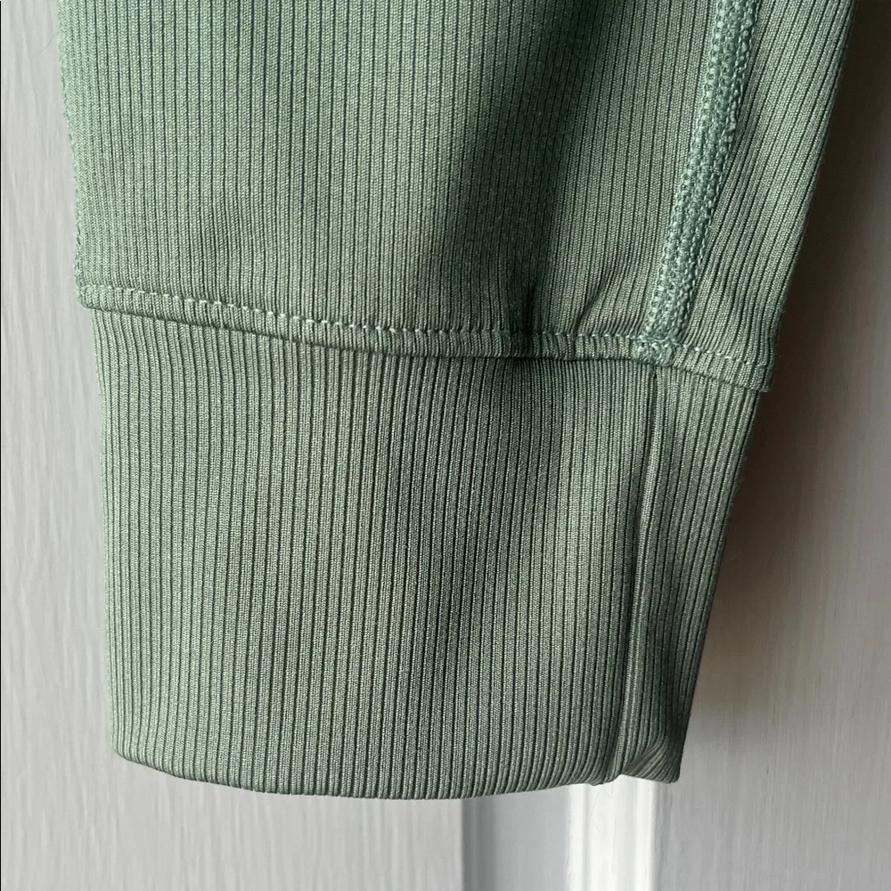 Old Navy Active High-Rise Ribbed Jogger Green Like New Girls Sz 10